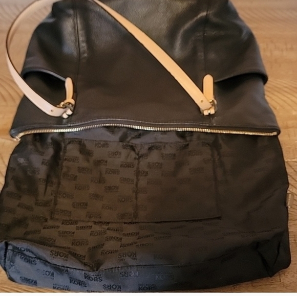 Michael Kors Jet Set Black Pebbled Leather Tote Handbag - Picture 6 of 9